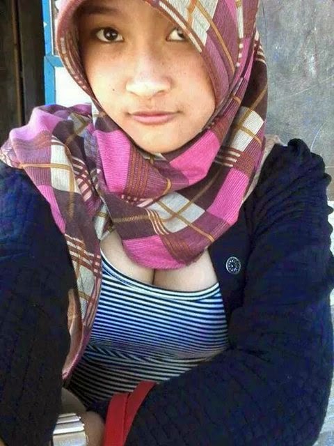 payudara montok gede hijab bugil